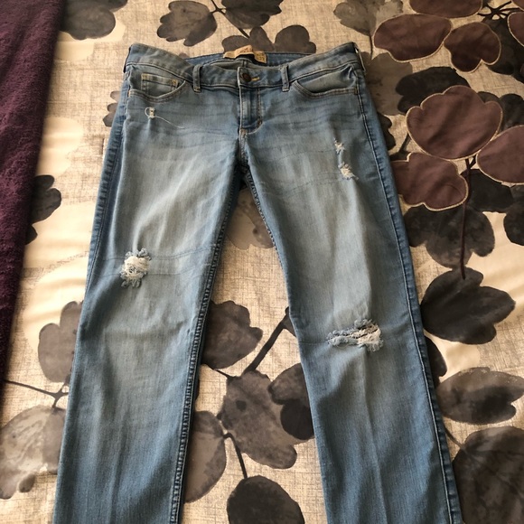 Girl’s Hollister Jeans - Picture 1 of 3